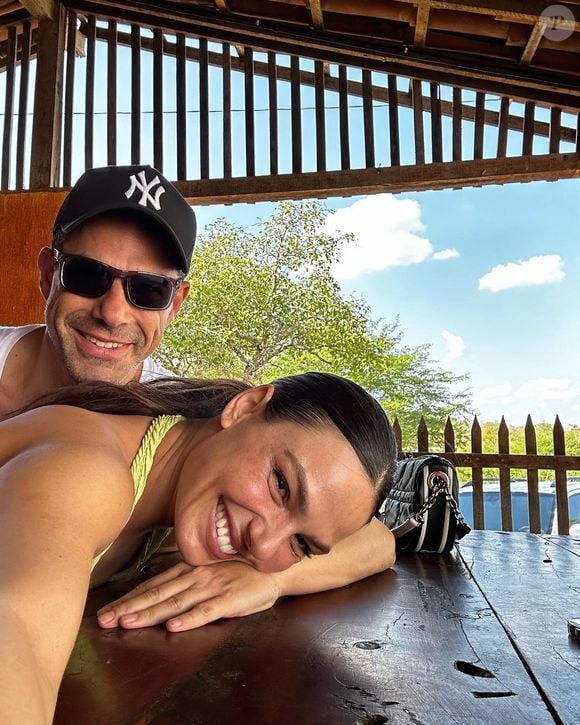 Isis Valverde e Marcus Buaiz se casaram na presença dos filhos