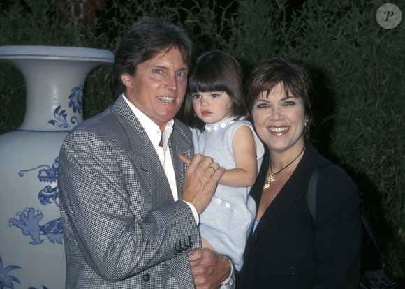 1997: aqui estão Bruce Jennere  Kris Kardashian com sua filha, Kendall Jenner