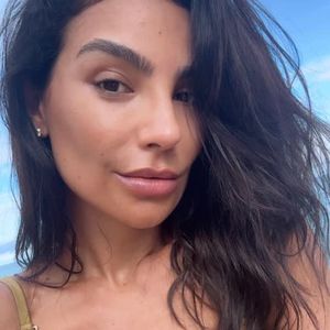 Cintia Chagas respondeu, de forma truculenta, a uma internauta que perguntou das mudanças no rosto de Anitta