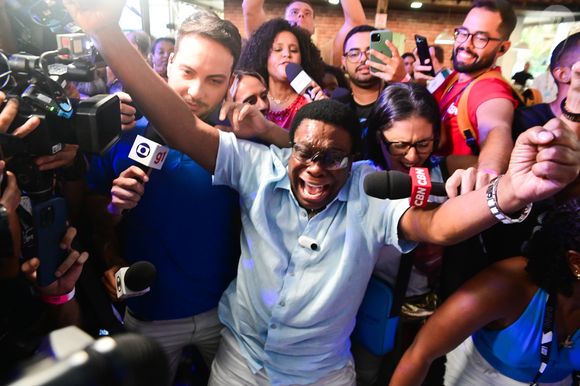 A Beija-Flor de Nilópolis conquistou o seu 15º título, nesta quarta-feira (06).