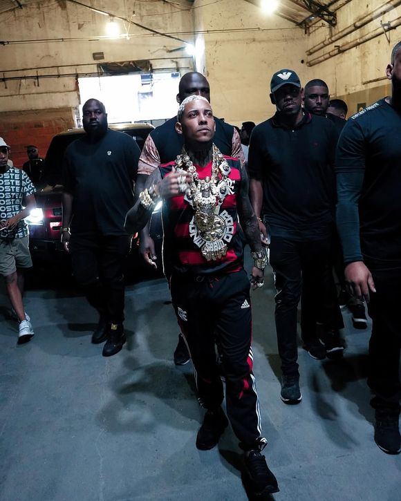 MC Poze do Rodo é investigado por apologia ao crime, envolvimento com o tráfico de drogas e lavagem do dinheiro de uma facção