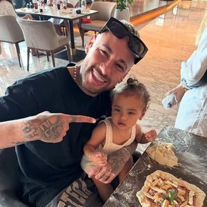 Neymar tem compartilhado momentos fofos com a filha Mavie