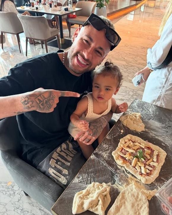 Neymar tem compartilhado momentos fofos com a filha Mavie