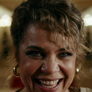A guerra de Pilar contra Adriana ganhará um novo capítulo em Quem Ama Cuida. Antes da passagem de seis anos, a vilã perderá um importante aliado em uma morte inesperada