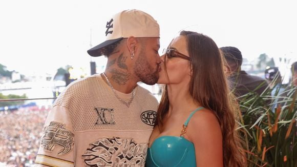 Neymar e Bruna Biancardi beijando MUITO, Rafaella e Gabigol e mais: 'Tardezinha' em São Paulo reúne famosos em show de Thiaguinho; veja fotos e looks!