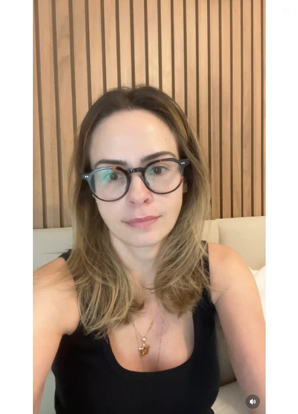 "Uma boate vizinha opera até as 3h da manhã com volume que faz as paredes do meu apartamento tremerem, móveis vibrarem e já derrubou uma porta da cristaleira no chão. Tenho rachaduras se alargando dia após dia", contou Ana Paula Renault nas redes sociais