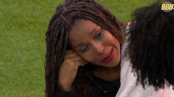 Para entender o que acontece quando o emocional entra em curto-circuito diante das câmeras, o Purepeople ouviu com exclusividade Elainne Ourives, que trouxe uma leitura profunda sobre o impacto psicológico do confinamento