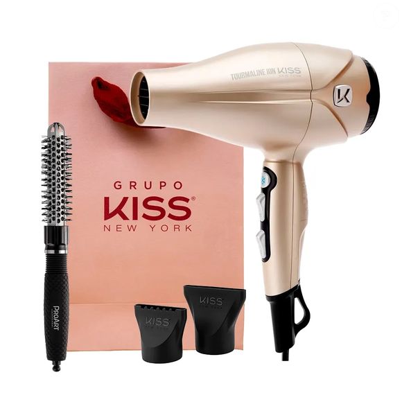 19. Kit Secador Tourmaline Ion 2000W + Escova Térmica (Kiss New York) | R$ 509,90
Combo para secagem e finalização com tecnologia iônica e escova térmica.