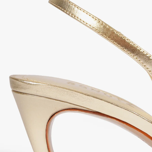 Com salto médio e acabamento refinado, slingback da Schutz lembra produções clássicas de Lady Diana