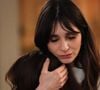 Filiz pede ajuda a Karsu para produzir fotos de roupas e vender na internet.