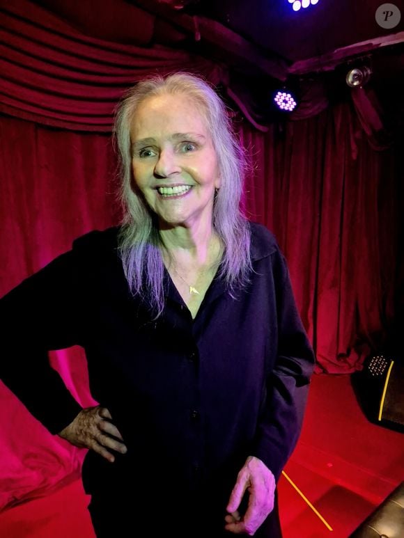 Angela Ro Ro não tem condições de ir sozinha ao banheiro, escreveu amigo da cantora