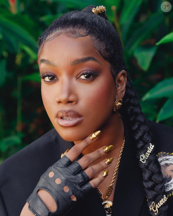 O marrom aparece também como boa opção para valorizar o olhar