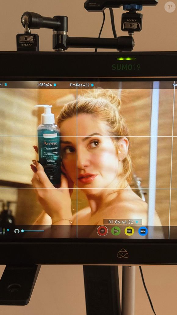 ’Essas fotos e vídeos traduzem exatamente o que eu faço no meu dia a dia, só que aqui tem uma pitada de glamour, com camarim, mimos, luz, câmera e ação. E eu estou adorando esse clima!', comenta Amanda Meirelles