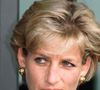 Lady Di transformou o rosa em sua assinatura visual, usando a cor em diferentes ocasiões para reforçar elegância e proximidade com o público