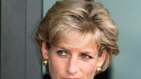 O motivo surpreendente que fez Princesa Diana eleger o rosa como sua cor assinatura