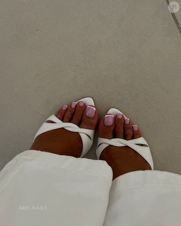 Estas são as cores que ficam melhor nos seus pés: cinco esmaltes para uma pedicure chique