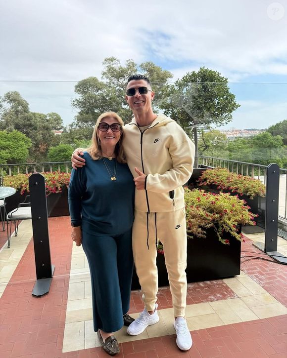 Entre treinos e compromissos profissionais, Cristiano Ronaldo desfruta de propriedades luxuosas com academia, spa e áreas de convivência exclusivas