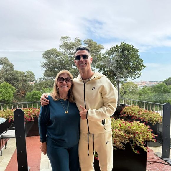 Entre treinos e compromissos profissionais, Cristiano Ronaldo desfruta de propriedades luxuosas com academia, spa e áreas de convivência exclusivas