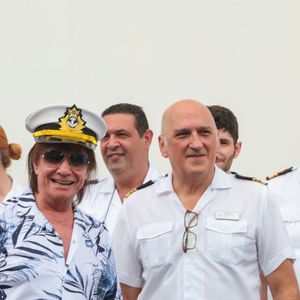 Roberto Carlos embarcando no Cruzeiro Além do Horizonte, no Porto de Santos.