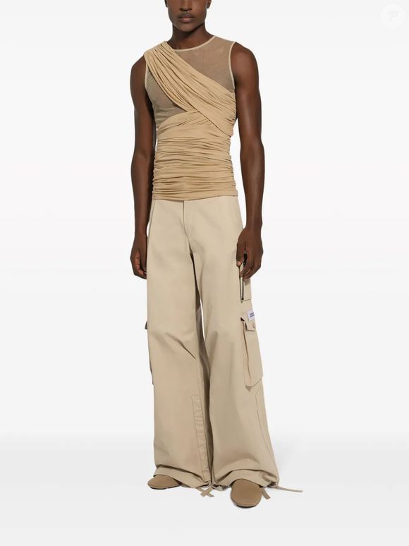 Composição da regata é algodão 40%, Viscose 25%, Poliamida 20%, Elastano 15%