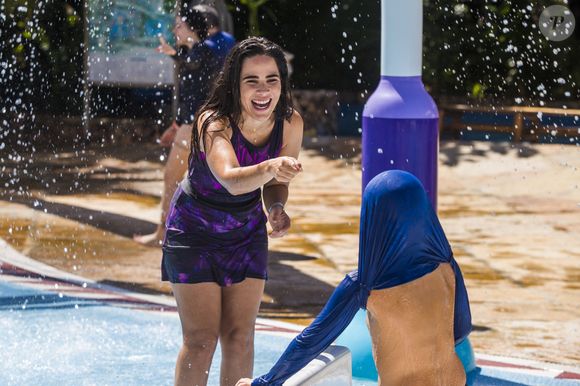Rir não significa apenas achar graça de algo, como na foto Wanessa Camargo em dia de lazer com um dos filhos. Em algumas situações pode ser uma resposta do organismo em momento de tensão