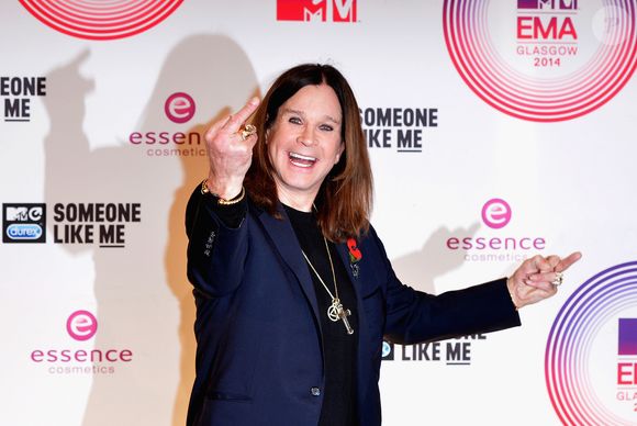 Ozzy Osbourne em um raro clique mais recente sem óculos