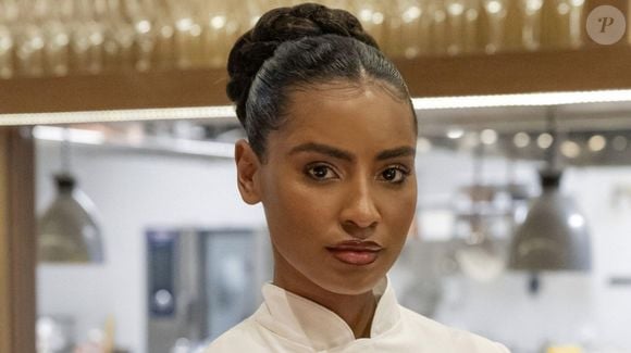 Em 'Mania de Você', Gabz, intérprete de Viola, já surgiu com os cabelos presos em coques diante de ser uma renomada chef de cozinha.