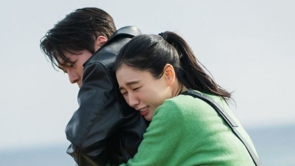 Os melhores doramas da Netflix para quem está viciada em 'Beijo Explosivo': romances de escritório e casais com química de cinema