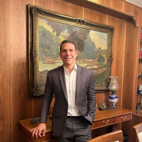 Marcus Buaiz está casado com Isis Valverde e agradeceu o trabalho dos profissionais envolvidos na prisão do stalker da esposa