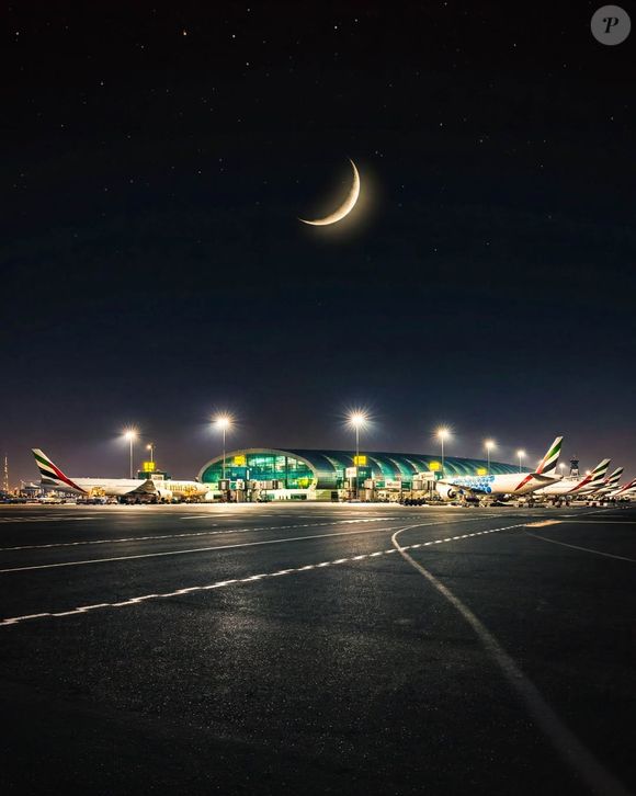 O Aeroporto Internacional de Dubai, frequentado por Virginia Fonseca durante viagens aos Emirados, reúne duty free de luxo, lounges premium e hotel cinco estrelas dentro do terminal