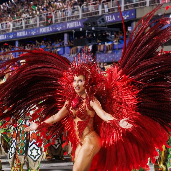 Virginia Fonseca desfilou com fantasia que representava o coração no Carnaval 2026 da Grande Rio