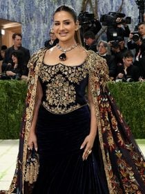 Nem Rihanna, nem Beyoncé: a joia mais cara e luxuosa do MET Gala 2026, com 550 quilates e avaliada em R$ 74 milhões, foi usada por bilionária indiana; vestido de Sudha Reddy levou 3.459 horas para ser feito