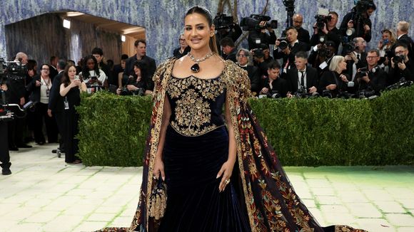 Nem Rihanna, nem Beyoncé: a joia mais cara e luxuosa do MET Gala 2026, com 550 quilates e avaliada em R$ 74 milhões, foi usada por bilionária indiana; vestido de Sudha Reddy levou 3.459 horas para ser feito