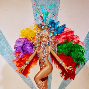 Sabrina Sato sobre fantasia: 'Vamos colorir a Sapucaí com o nosso desfile! Heitor pintou o povo'