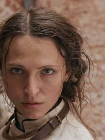 Descobri um filme de época incrível e quase desconhecido na Netflix: é muito elogiado pela crítica, adapta um livro clássico e tem apenas 90 minutos de duração