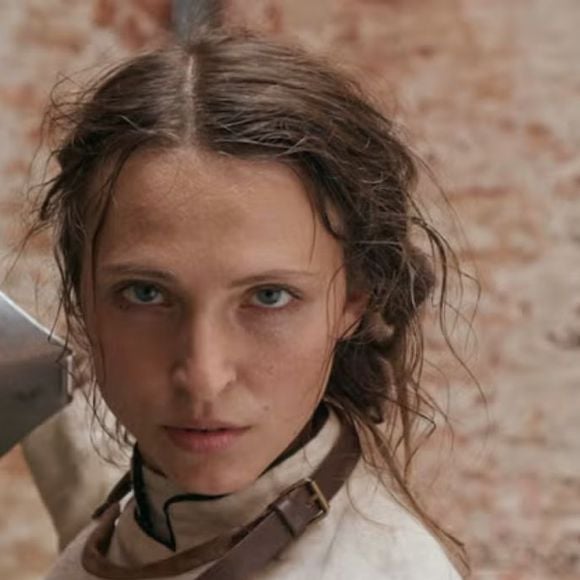 Descobri um filme de época incrível e quase desconhecido na Netflix: é muito elogiado pela crítica, adapta um livro clássico e tem apenas 90 minutos de duração