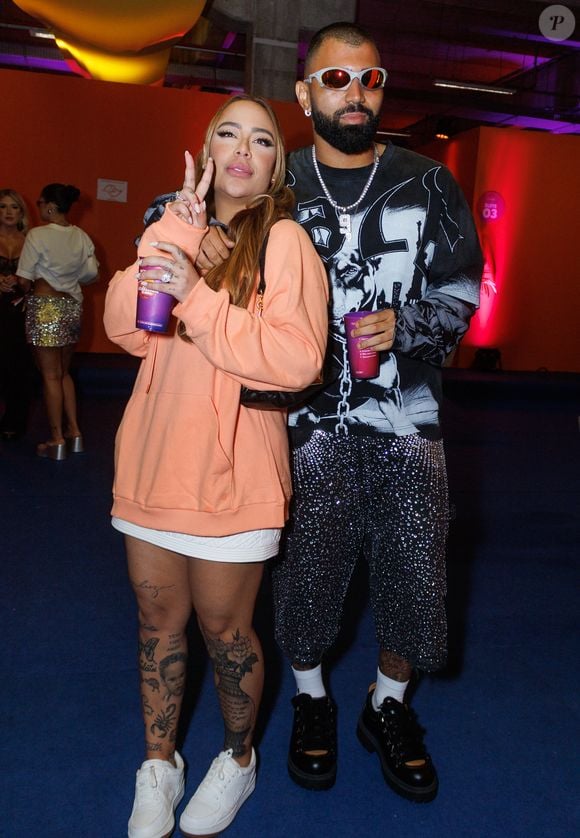 Gabigol namora Rafaella Santos, irmã de Neymar, com quem vai jogar em 2026 pelo Santos