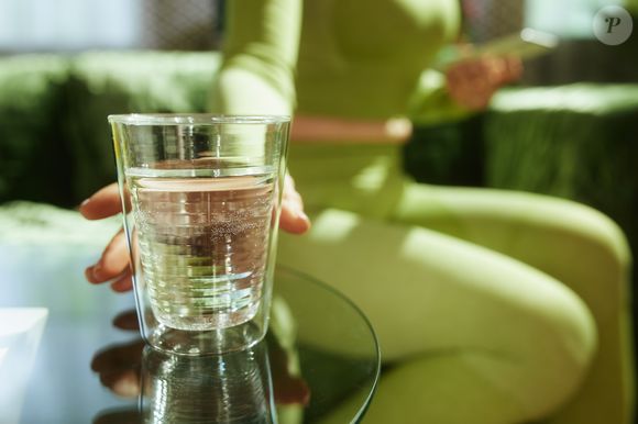 Em um dos relatos mais emocionantes à BBC, Lorne Warburton afirmou que, após passar semanas na UTI, aprendeu a valorizar até os menores detalhes da rotina. Segundo ele, um simples gole de água fresca após duas semanas sem ingerir líquidos foi 'a melhor coisa' que já experimentou na vida