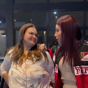 Na madrugada deste sábado (04), Thais Carla surgiu em um vídeo com Maya Massafera e bateu um papo com a influenciadora