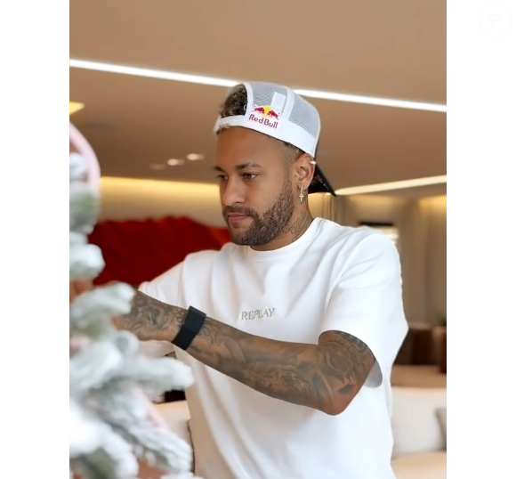 Decoração de Natal vai além da estética: segundo o Feng Shui, o dia escolhido para desmontar a árvore pode influenciar diretamente as energias e a abundância de 2026
