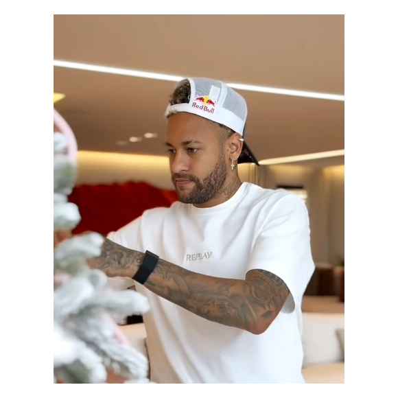 Decoração de Natal vai além da estética: segundo o Feng Shui, o dia escolhido para desmontar a árvore pode influenciar diretamente as energias e a abundância de 2026