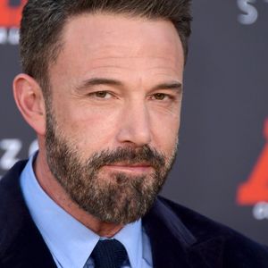 Ben Affleck se tornou um participante ativo do AA. Em entrevista ao The Hollywood Reporter, ele destacou a importância do coletivo: 'Às vezes as pessoas me ligam pedindo ajuda, e isso me faz sentir muito bem. O truque do programa é esse: ajudar outras pessoas porque isso ajuda você ainda mais'