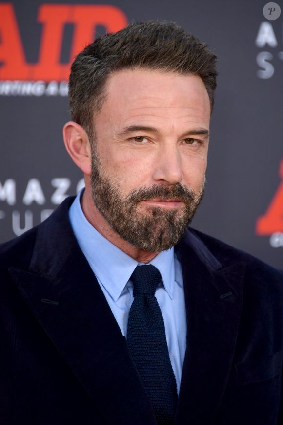 Ben Affleck se tornou um participante ativo do AA. Em entrevista ao The Hollywood Reporter, ele destacou a importância do coletivo: 'Às vezes as pessoas me ligam pedindo ajuda, e isso me faz sentir muito bem. O truque do programa é esse: ajudar outras pessoas porque isso ajuda você ainda mais'