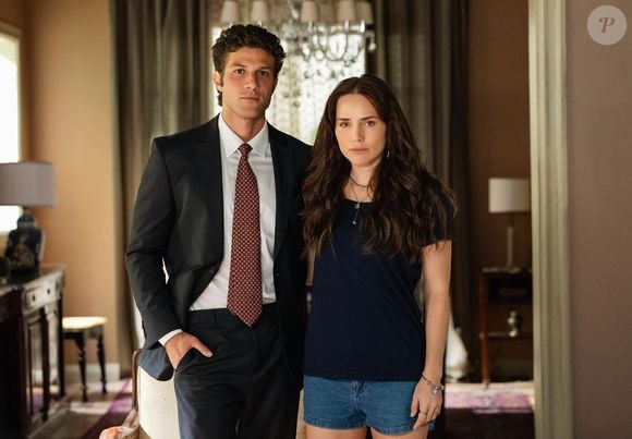 Em 'Quem Ama Cuida', Chay Suede vive Pedro, um advogado idealista que promete emocionar o público ao se apaixonar por Adriana, personagem de Letícia Colin