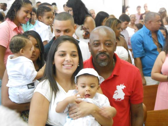 Nando Cunha posa com o filho, Davi, e a ex-mulher, Flávia
