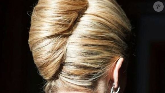 Quer um visual sofisticado em minutos? Aposte no coque french twist e transforme qualquer look