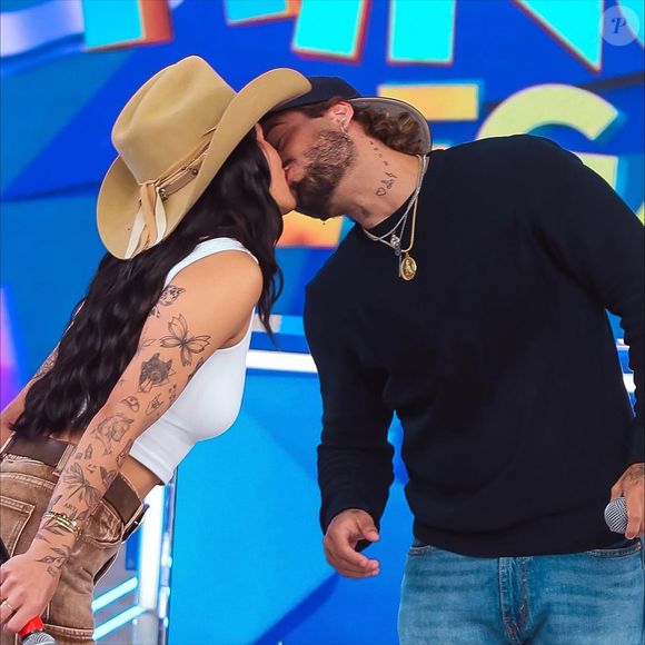 O beijo de Ana Castela e Zé Felipe aconteceu nas gravações do programa 'Domingo Legal', do SBT