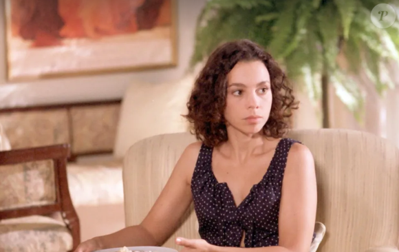 Carla Marins como a problemática Joyce na novela História de Amor