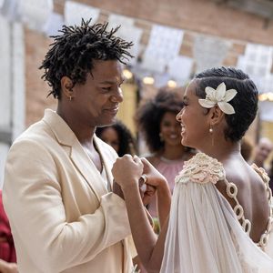 Em 'Coração Acelerado', Eduarda (Gabz) surge em um vestido de noiva de crochê, reforçando a estética romântica e artesanal que ganha espaço na novela da TV Globo