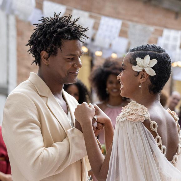 Em 'Coração Acelerado', Eduarda (Gabz) surge em um vestido de noiva de crochê, reforçando a estética romântica e artesanal que ganha espaço na novela da TV Globo